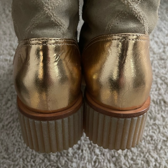 *****SOLD ELSEWHERE **** Chanel combat boots - Picture 2 of 3